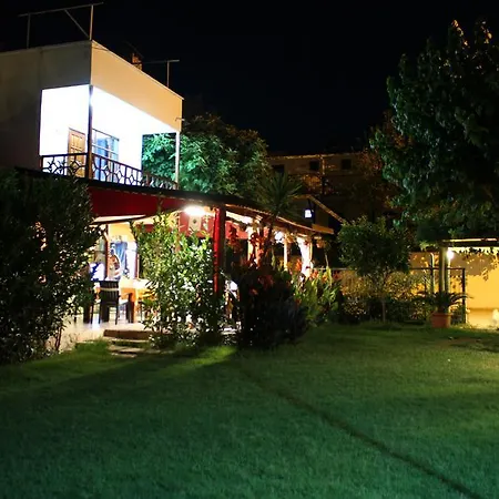 Lagina Πανσιόν