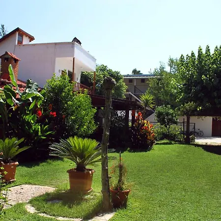 Lagina Πανσιόν Çıralı
